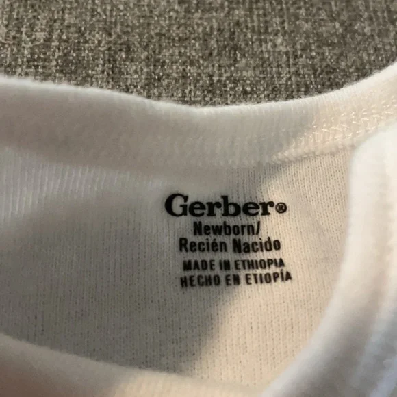 Boy’s Carter’s/Gerber Onesie & Joggers (6 pieces) - Picture 9 of 12